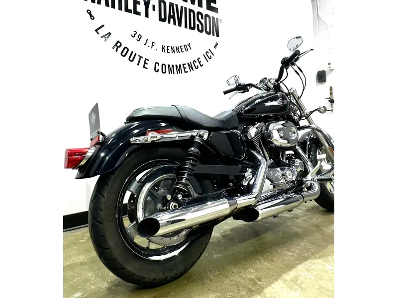 2011 Harley-Davidson Sportster XL 1200 thumbnail 4