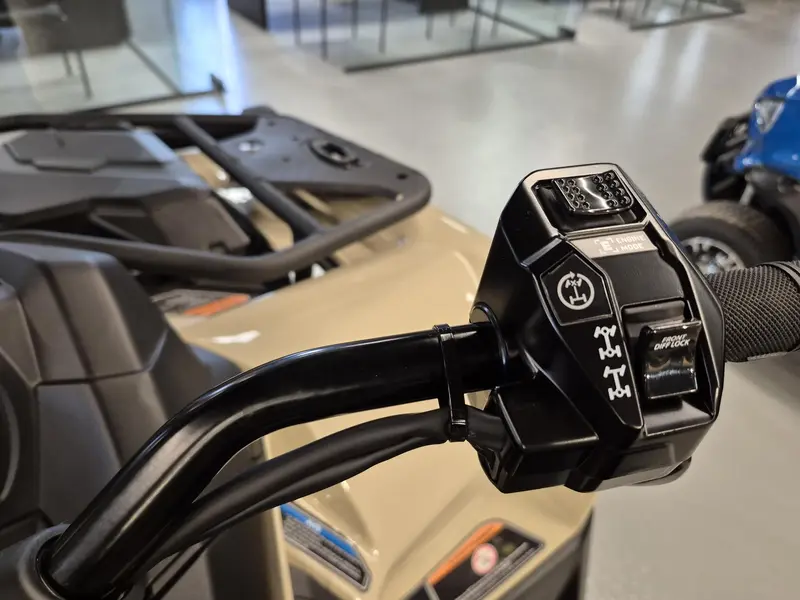 2026 Can-Am OUTLANDER PRO XU HD7 thumbnail 5