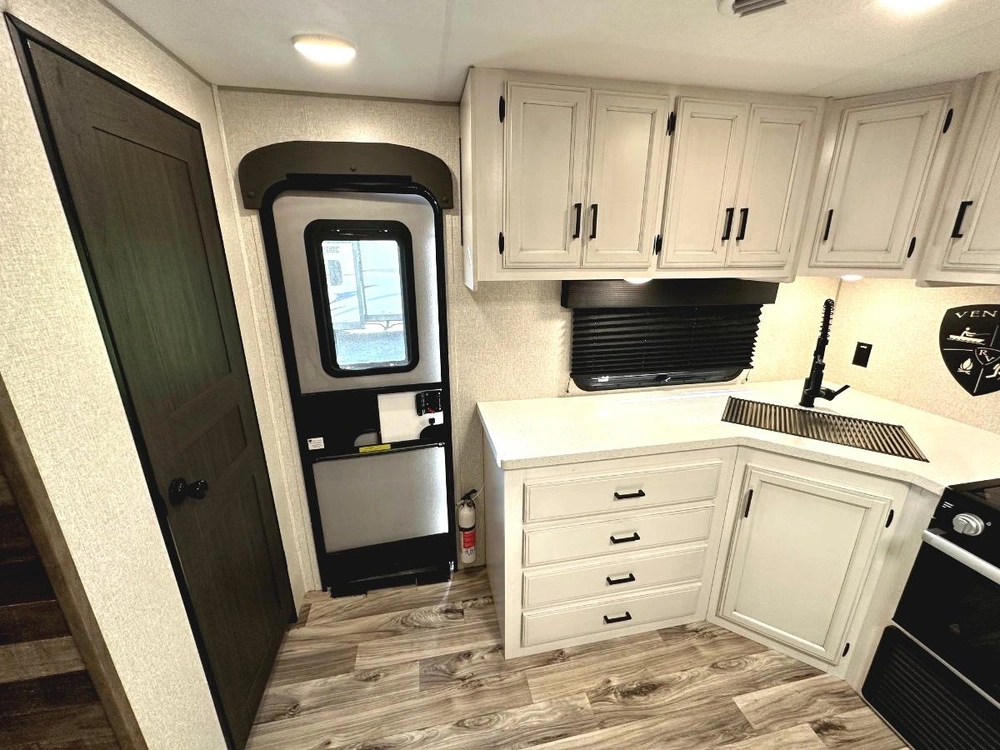 2022 Venture Rv Sporttrek 272vrk alt