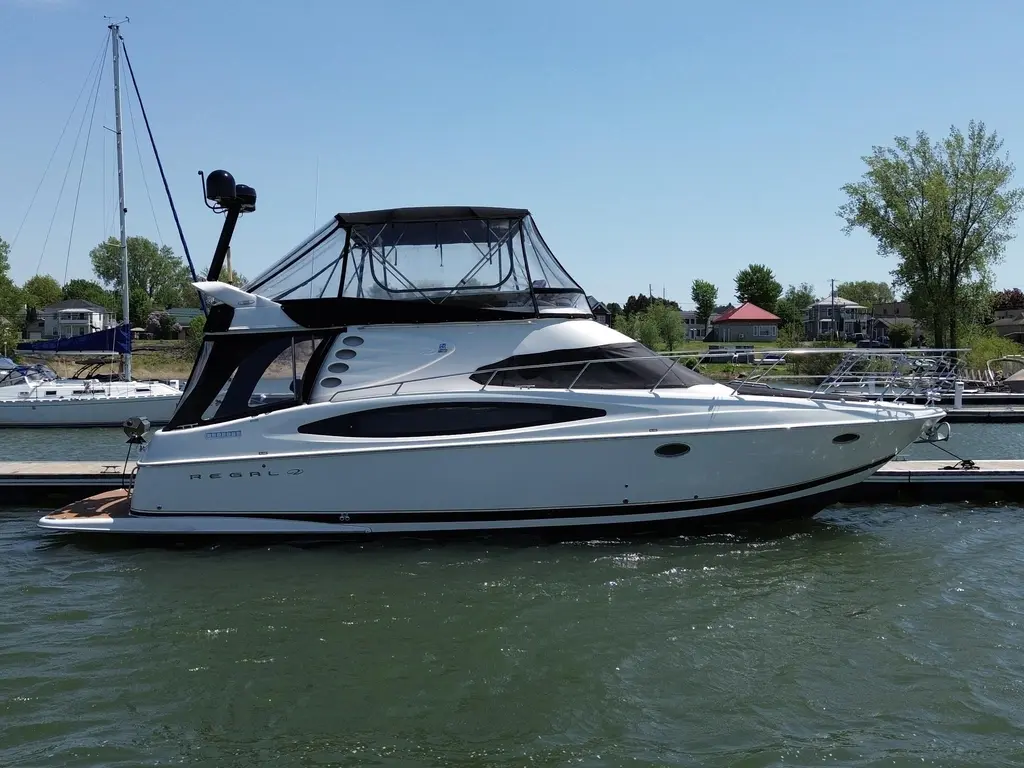 2001 Regal 3780 Commodore Fly