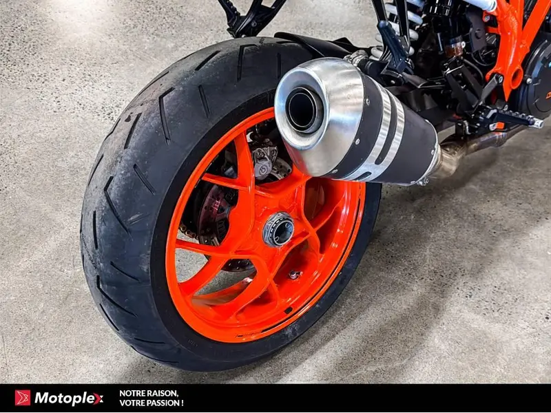 2017 KTM SUPERDUKE 1290 R thumbnail 4