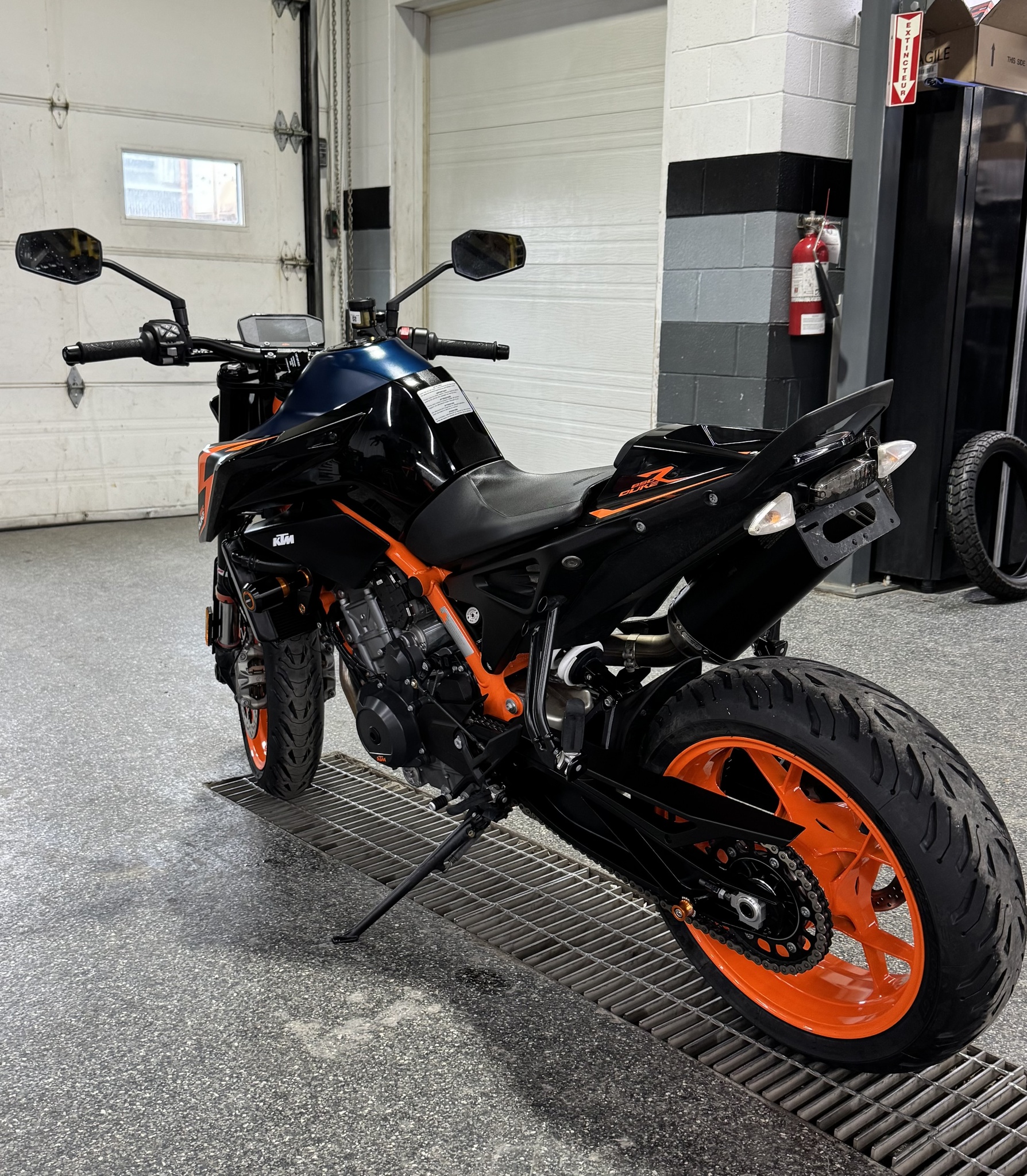 2022 KTM DUKE 890 R thumbnail 4