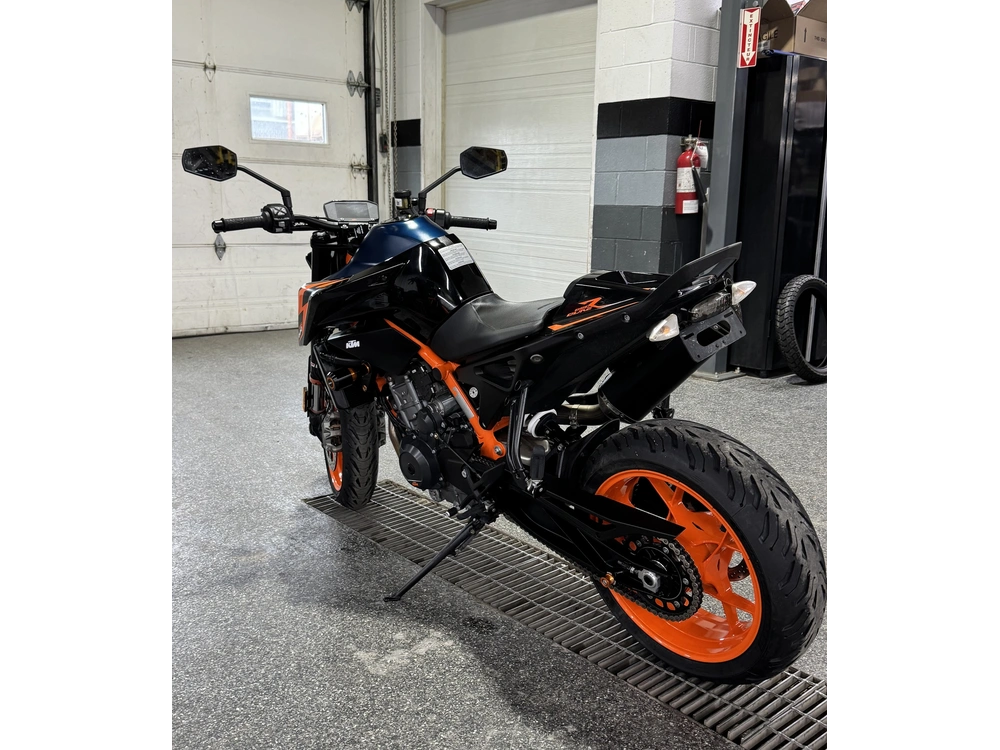 Ktm Duke 890 R 2022 alt
