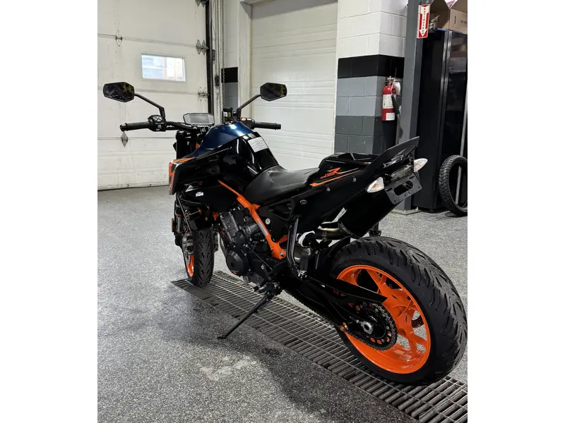 2022 KTM DUKE 890 R