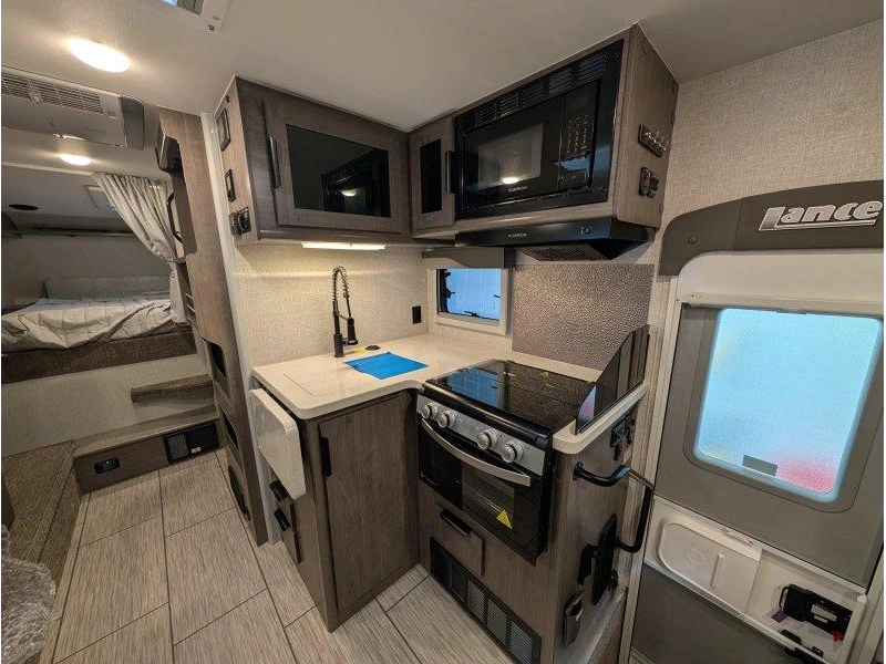 2026 Lance Camper Lance 1172 alt