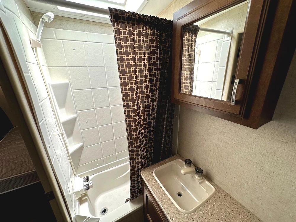 2018 Venture Rv Sonic Lite 167vms alt