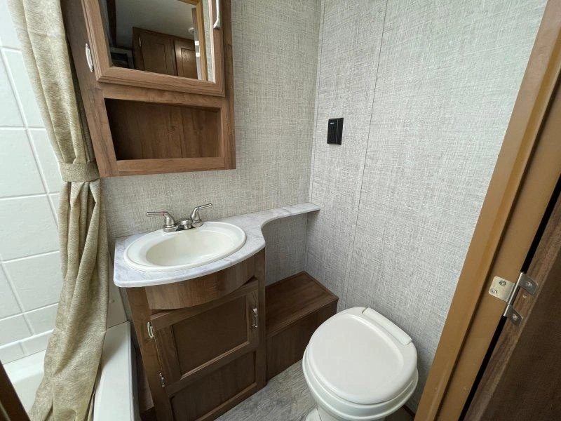 2020 Gulfstream Envision 284qb alt