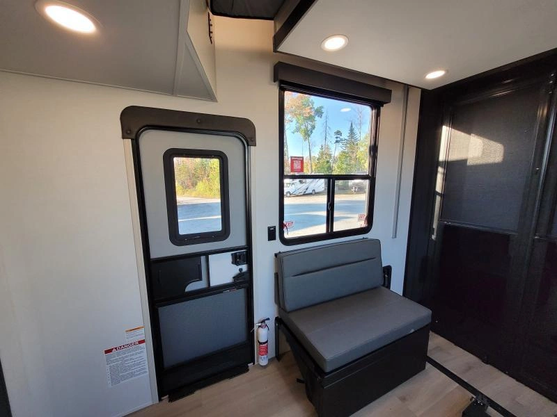 Grand Design Momentum 320g 2026 alt