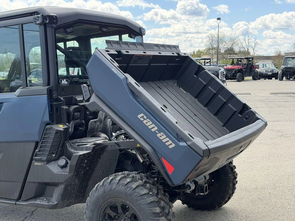 2026 Can-am Defender Max Xt Cab Hd11 With 10.25 In.display alt
