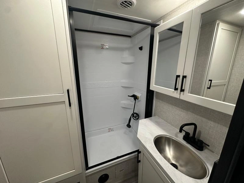 2027 Jayco Jay Feather 23rk alt
