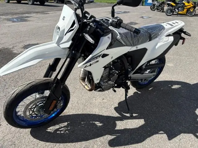 2025 Suzuki DR-Z4 SM thumbnail 3