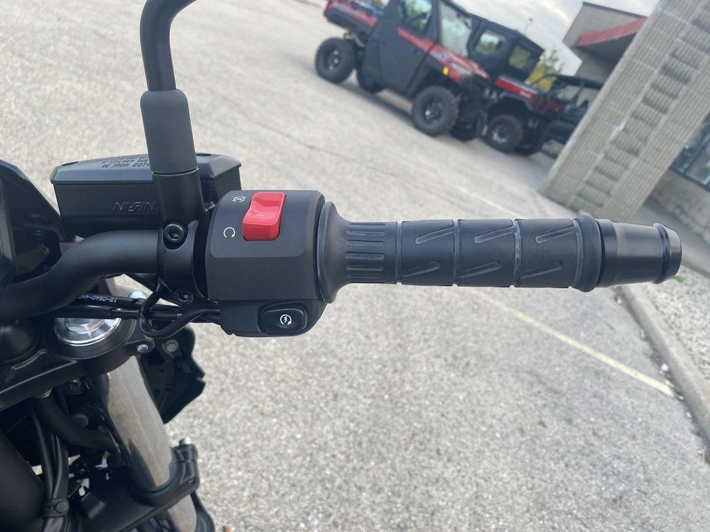 2025 Kawasaki Z650 alt