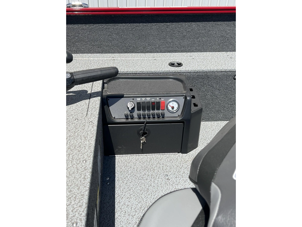 2026 Lund Boat Co 1650 Rebel Tiller alt