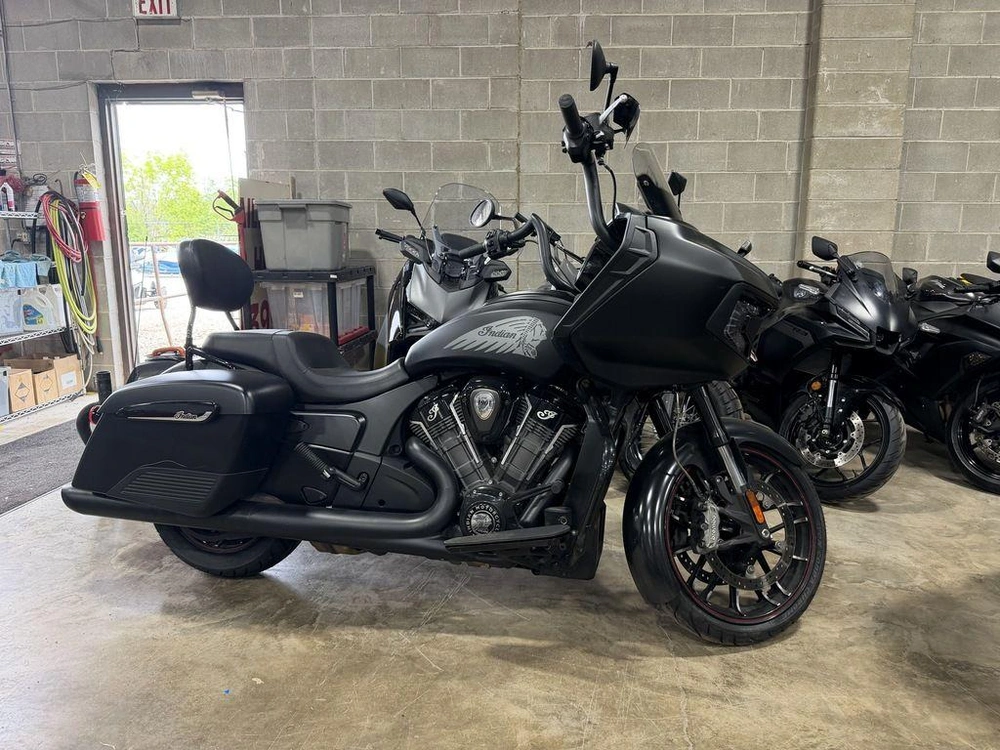 2021 Indian Motorcycle Challenger® Dark Horse Thunder Black Smoke alt