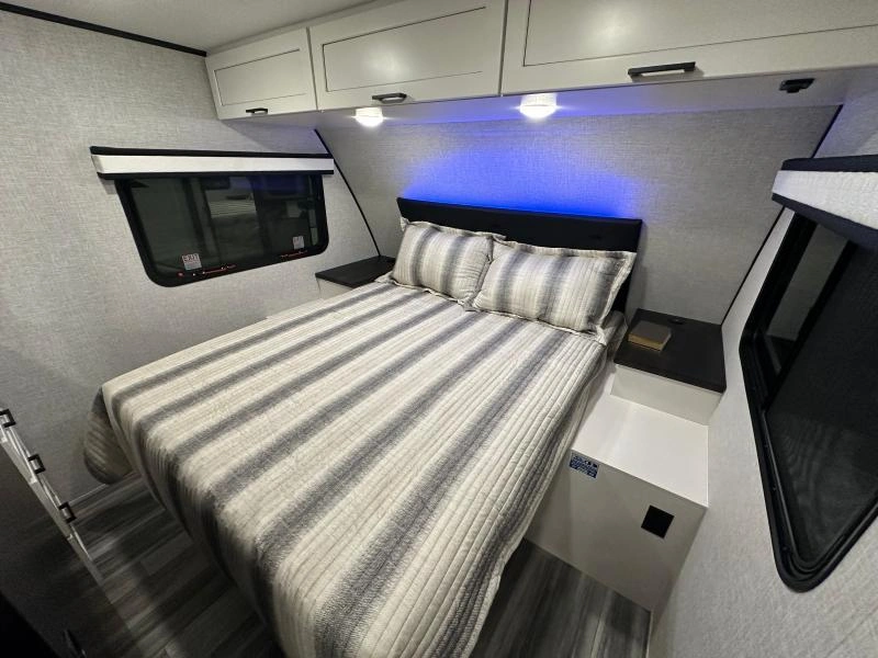 2027 Jayco Jay Feather 29qbh alt