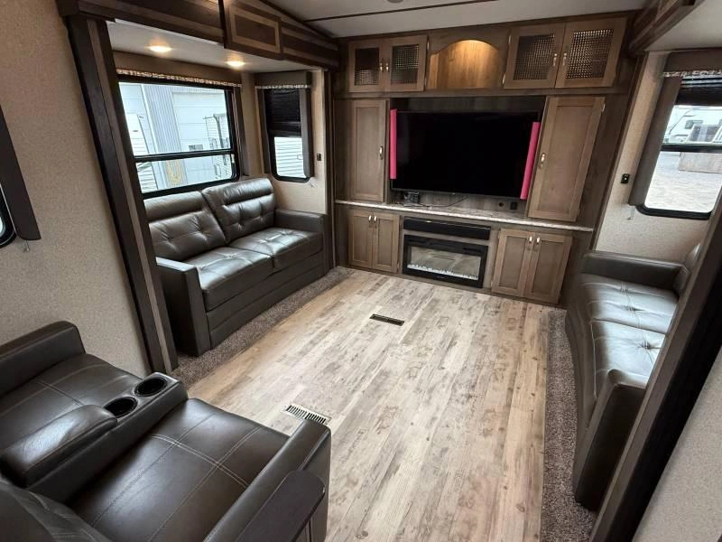 2019 Keystone Rv Sprinter 3530fwden alt