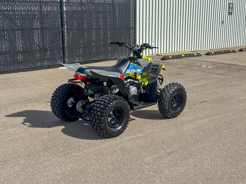 2021 Polaris Outlaw 110 - Avalanche Gray/lime Squeeze alt