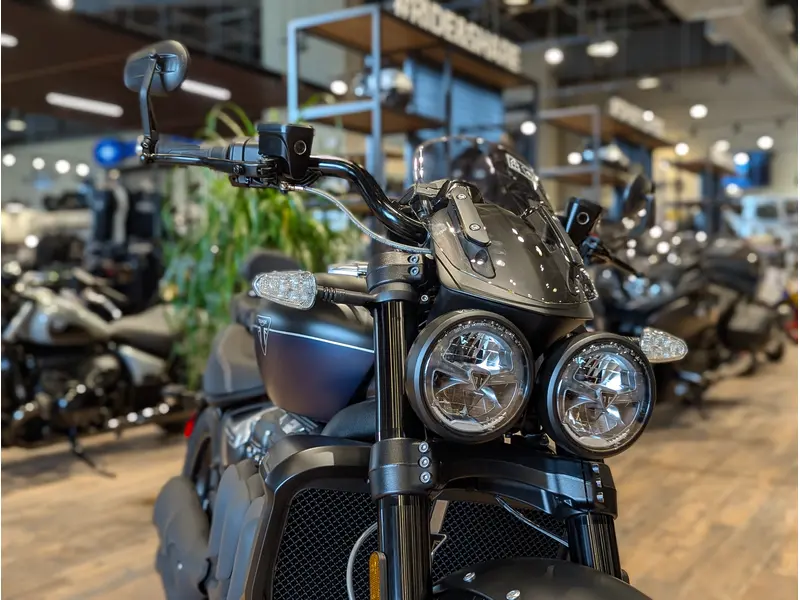 2025 Triumph Rocket 3 Storm GT // Matte Sapphire Black/Satin Pacific Blue thumbnail 3
