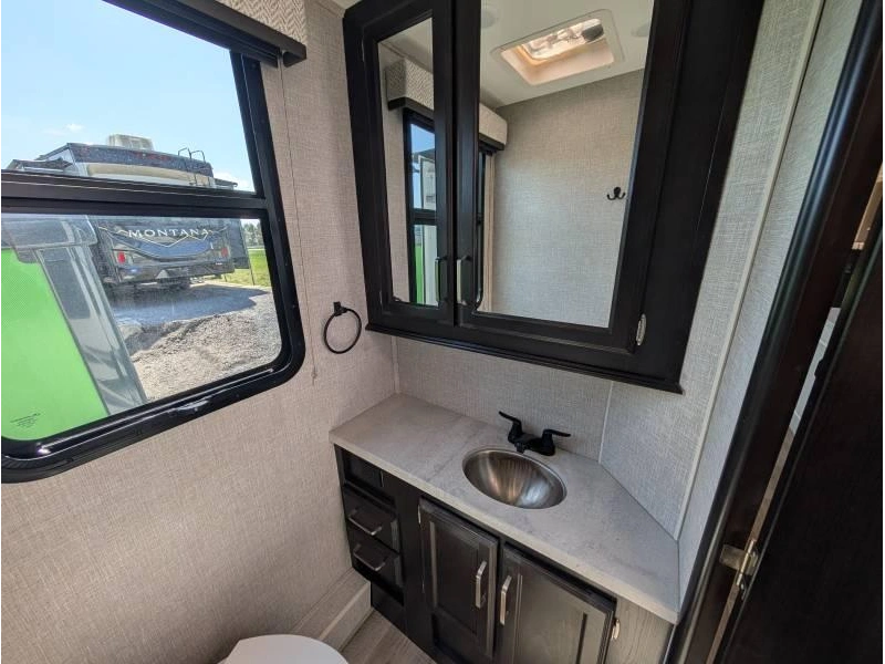 2023 Entegra Odyssey 29v alt