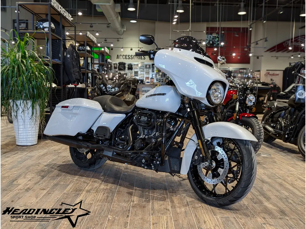 2020 Harley-Davidson Street Glide Special // Stone Washed White Pearl