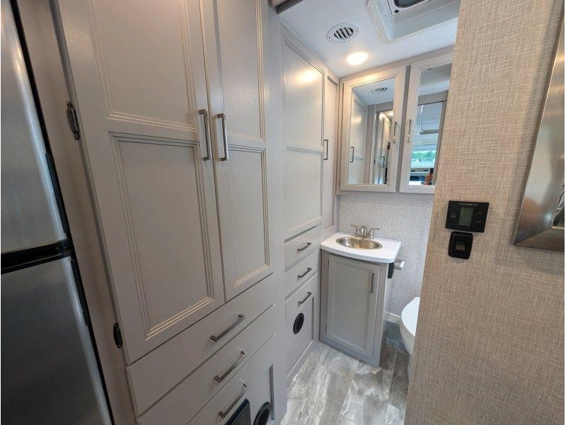Thor Motor Coach Echelon Mb24 2024 alt