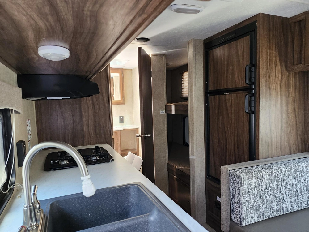 Gulf Stream Streamlite 24 Rbh 2015 alt