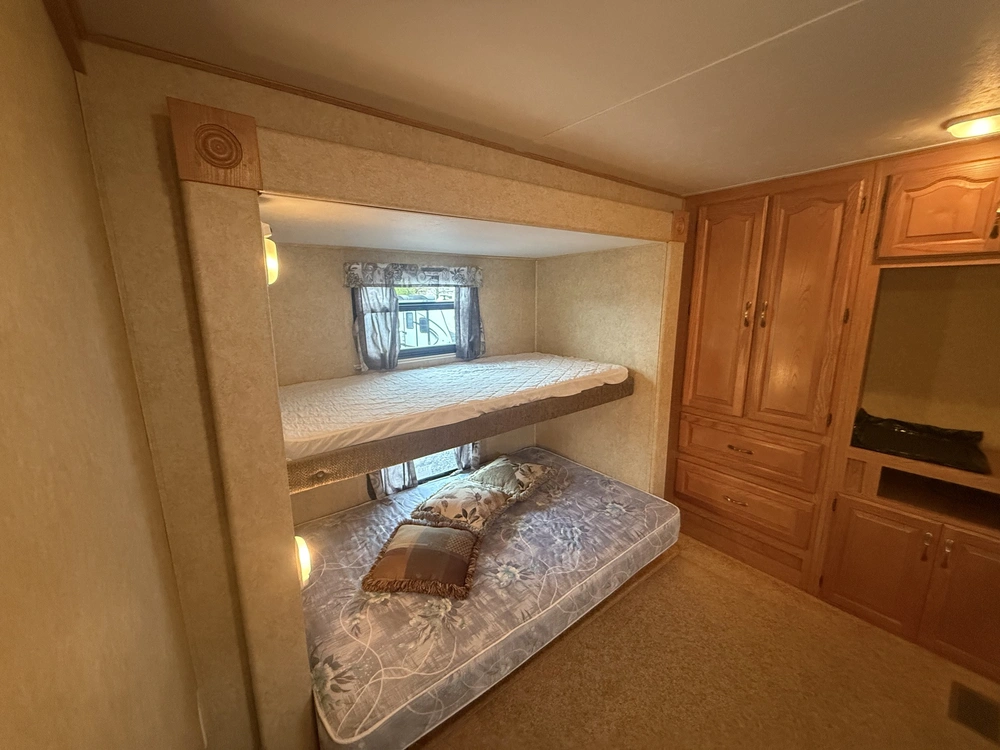 2006 Forest River Sandpiper 321bht alt