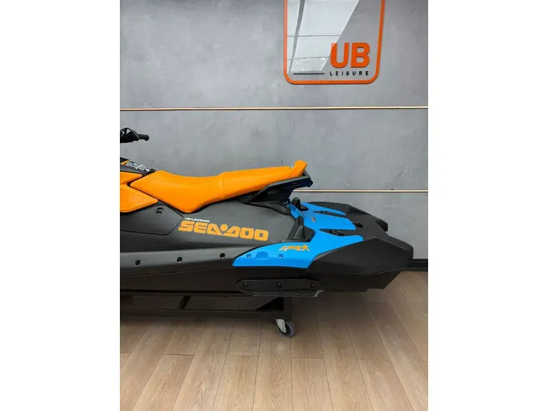 2026 Sea-Doo SPARK TRIXX 3UP IBR "Gulfstream Blue / Orange Crush  (Sound System)" thumbnail 3