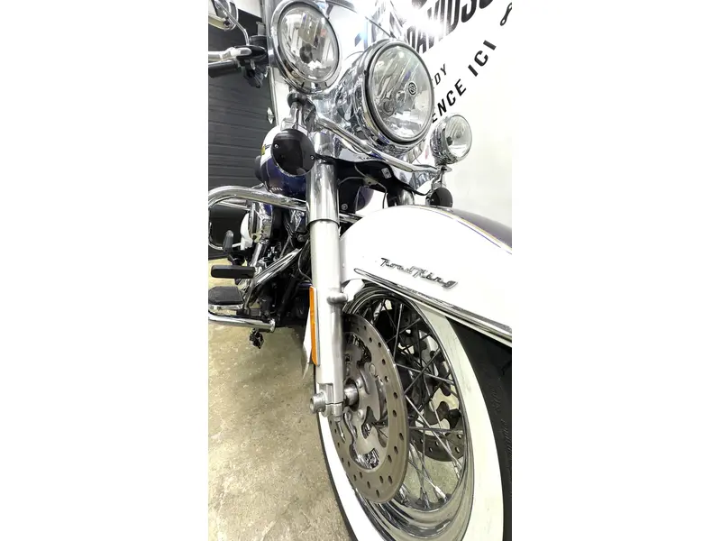 2010 Harley-Davidson ROAD KING CLASSIC FLHRC thumbnail 4