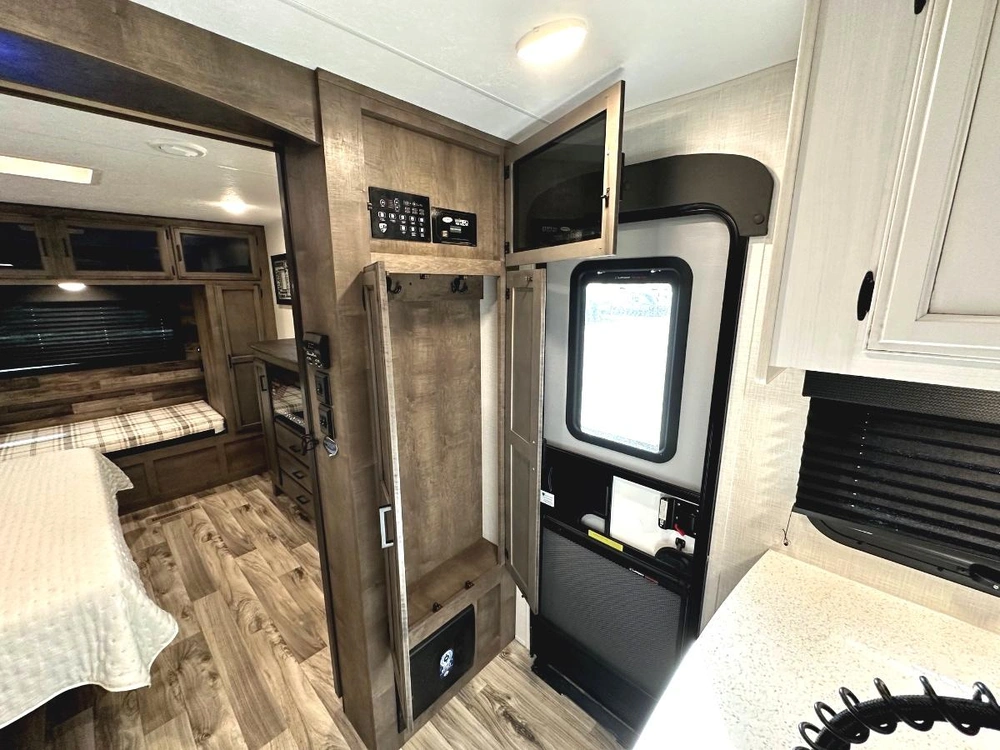 2023 Venture Rv Sporttrek 312vbh alt