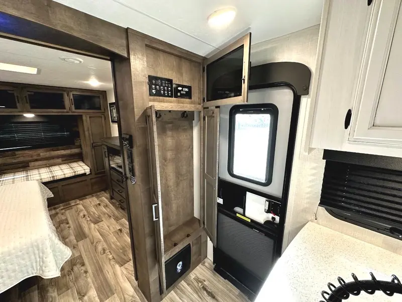 2023 Venture RV Sporttrek 312VBH thumbnail 13