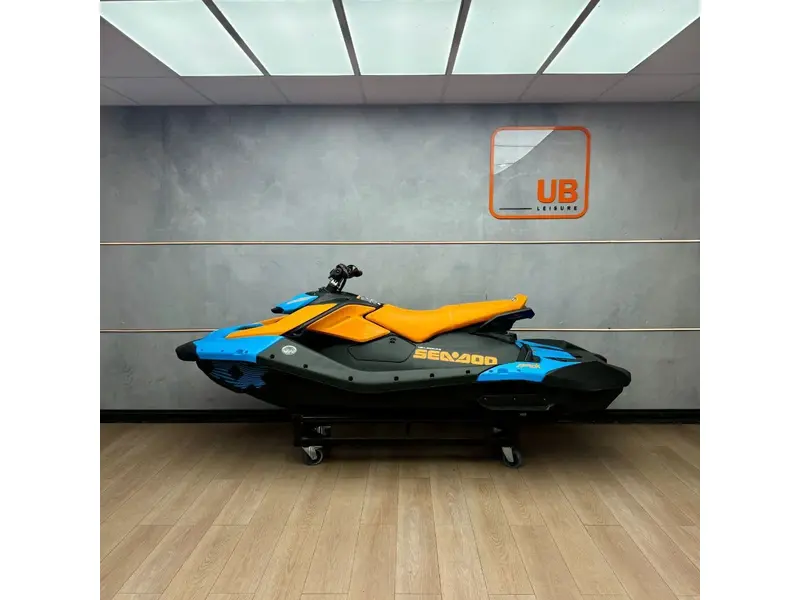 2026 Sea-Doo SPARK TRIXX 3UP IBR "Gulfstream Blue / Orange Crush  (Sound System)" thumbnail 2