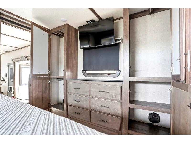 Grand Design Solitude 380fl 2022 alt