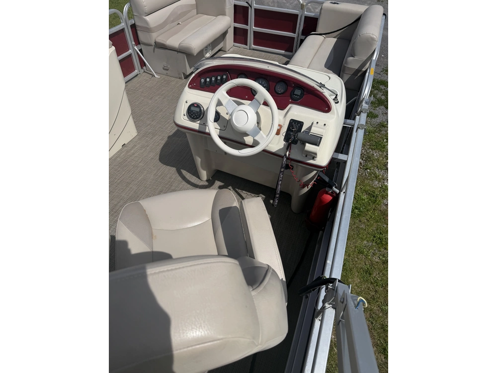 2020 Godfrey Marine Sweetwater alt