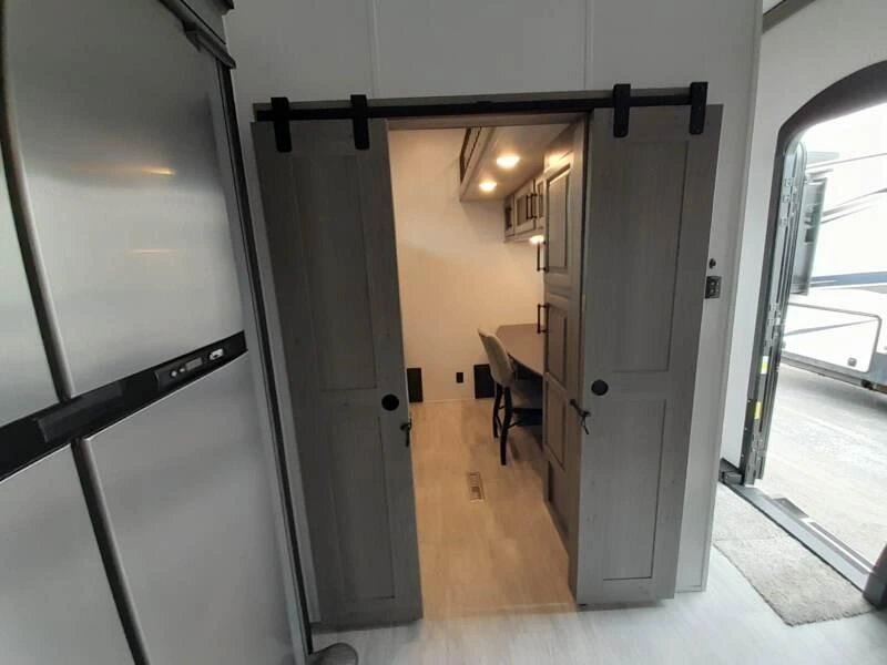 Keystone Rv Montana 3857br 2023 alt