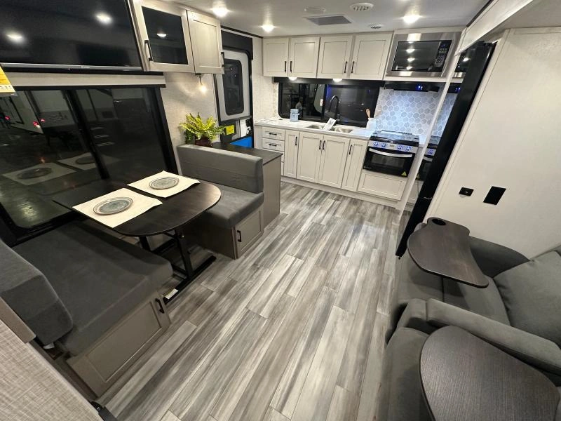 2027 Jayco Jay Feather 23rk alt