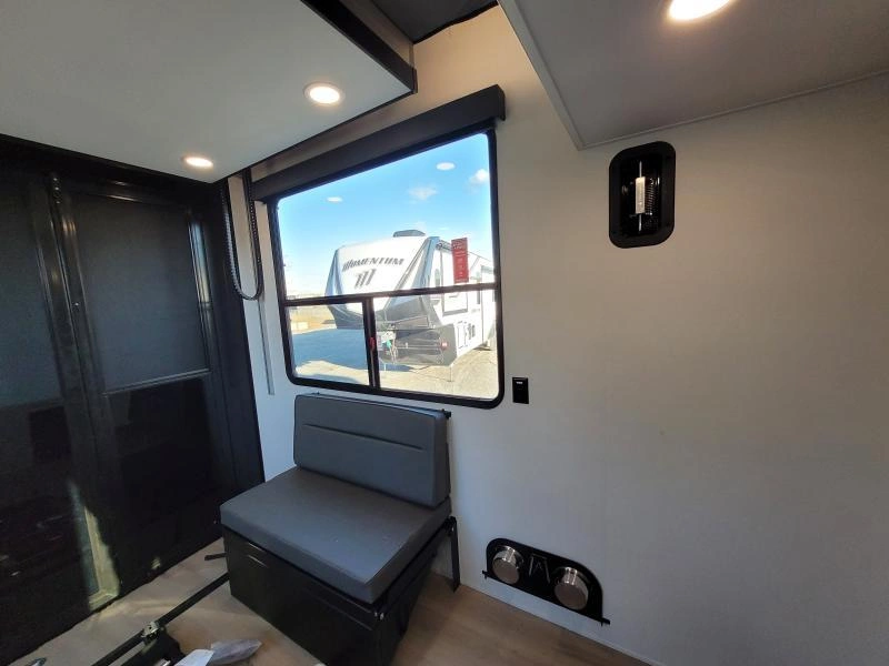 Grand Design Momentum 320g 2026 alt