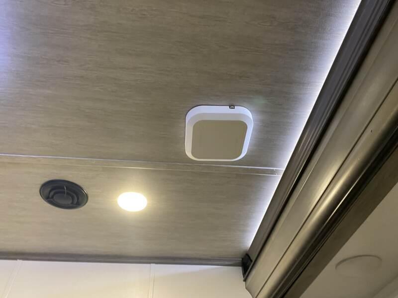 2022 Keystone RV Montana thumbnail 10
