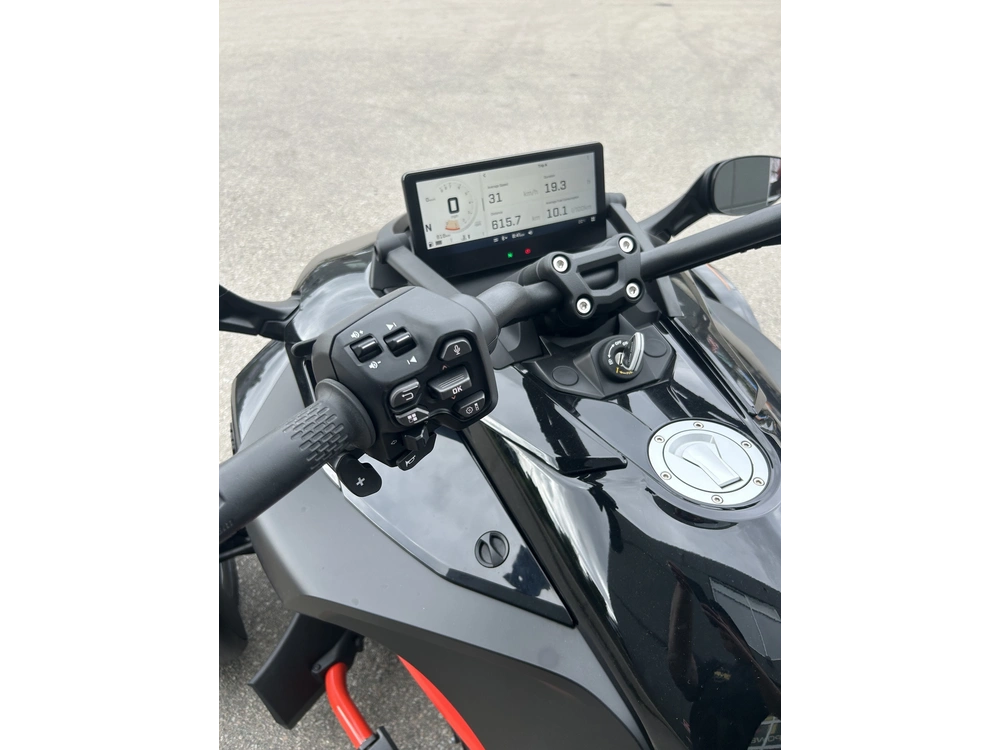 2024 Can-am F3-s (se6) alt