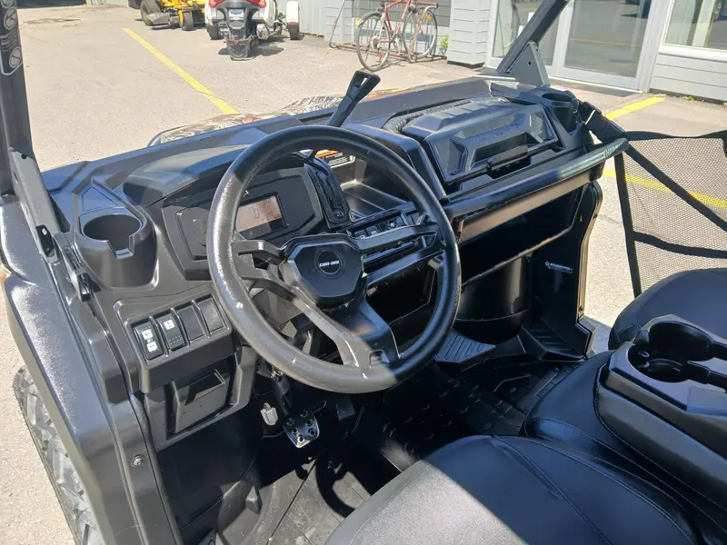 2025 Can-Am Defender XT™ HD9 thumbnail 4