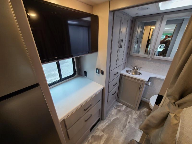 Thor Motor Coach Echelon Lc25 2023 alt