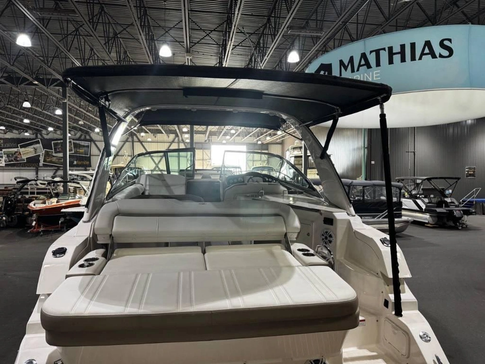 Regal 32 Express 2017 alt