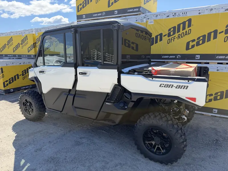 2026 Can-Am DEFENDER MAX LIMITED CAB HD11 thumbnail 4