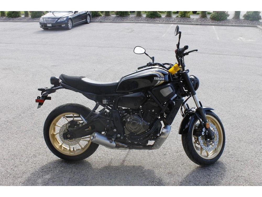 2026 Yamaha Xsr700 alt