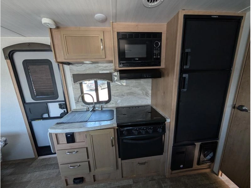 Winnebago Micro Minnie 2108fbs 2020 alt