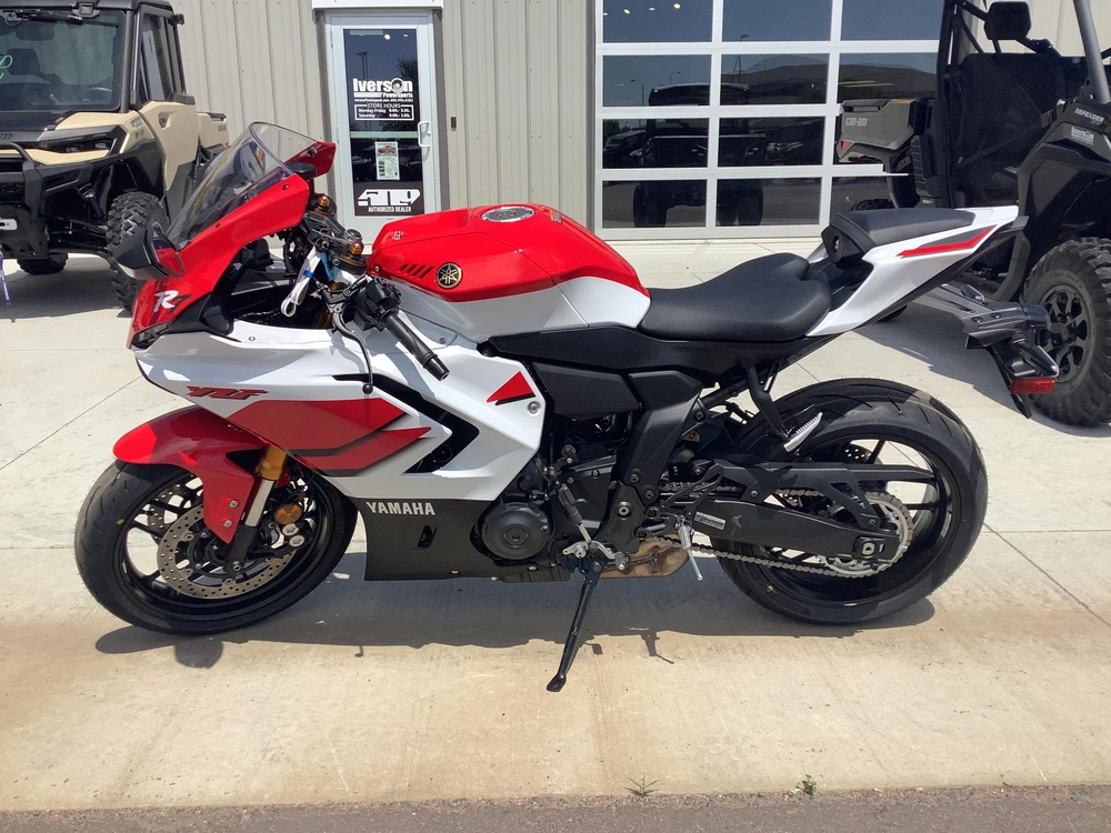 2026 Yamaha Yzf R7 alt