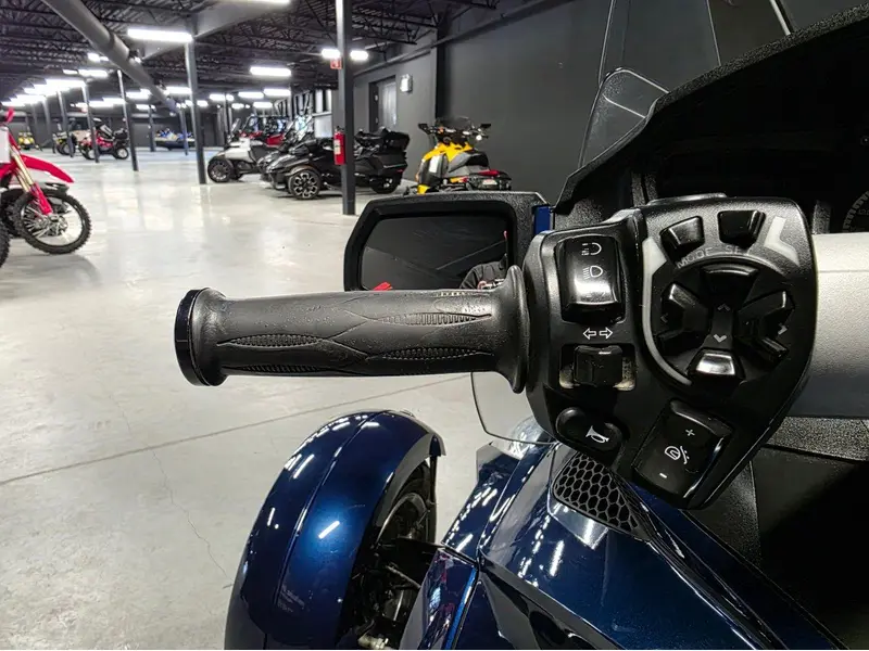2010 Can-Am SPYDER RT-S SM5 thumbnail 11