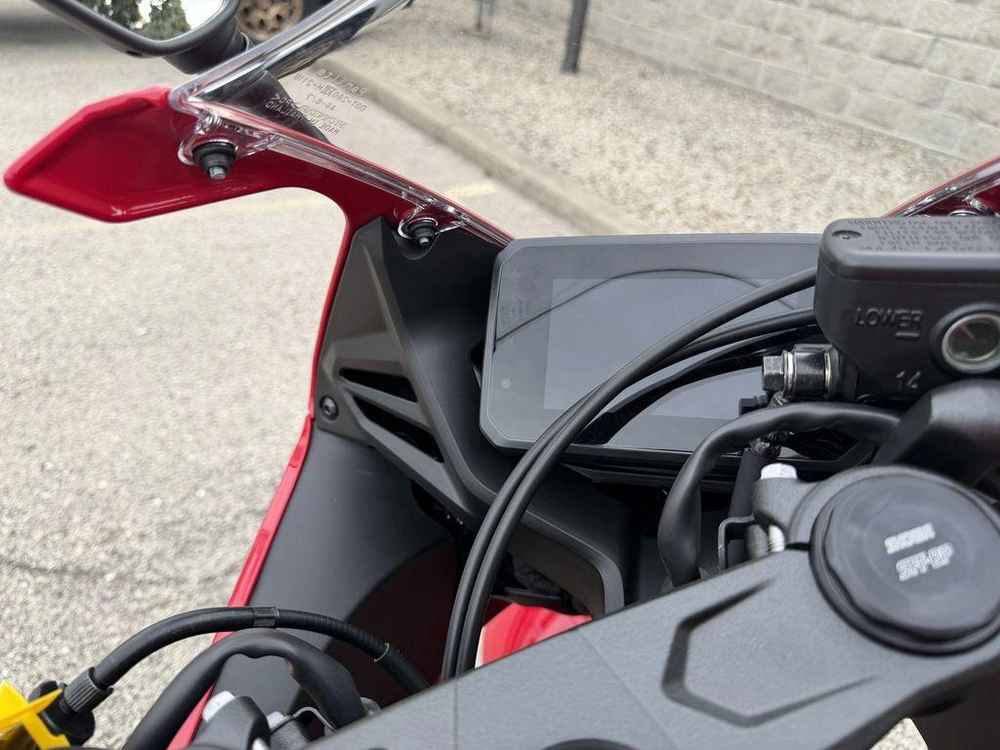 2026 Honda Cbr650r E-clutch alt