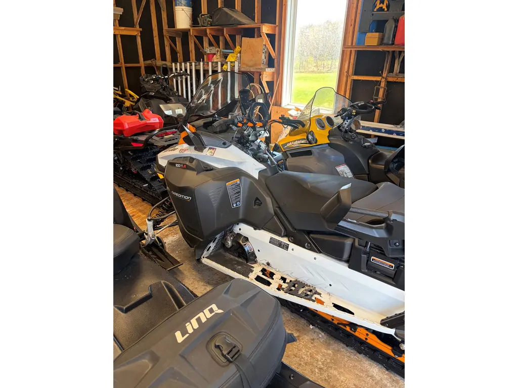 2023 Ski-Doo expedition se 900 turbo r