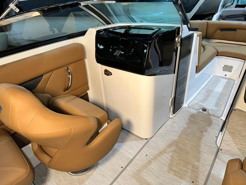 2024 Four Winns HD5 MERCRUISER 6.2L / BRAVO 3 thumbnail 10